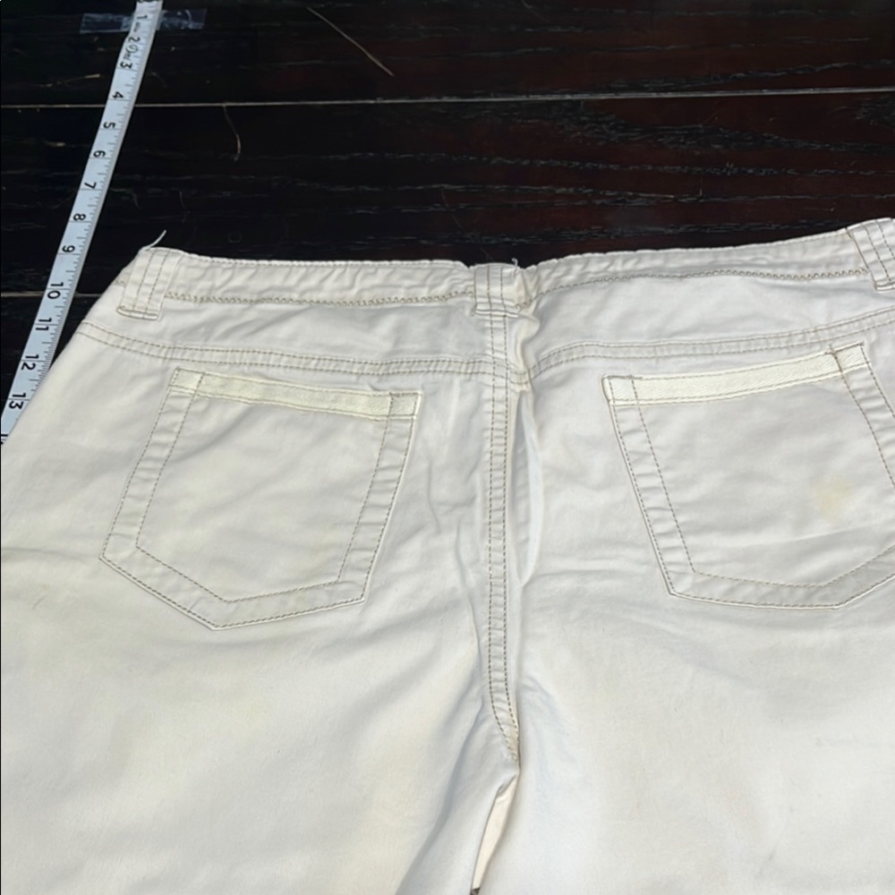 French Cuff Women's Cream Bermudas - Picture 5 of 7
